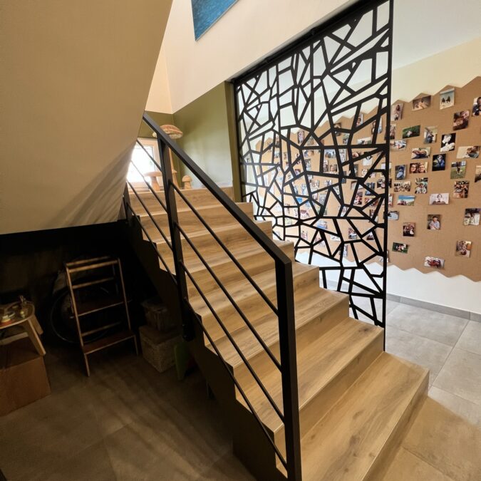 Comment combiner m&eacute;tal et bois pour un escalier au design unique ? S&eacute;lestat